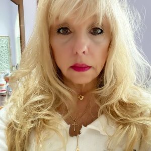 Meet your Posher, Debbie